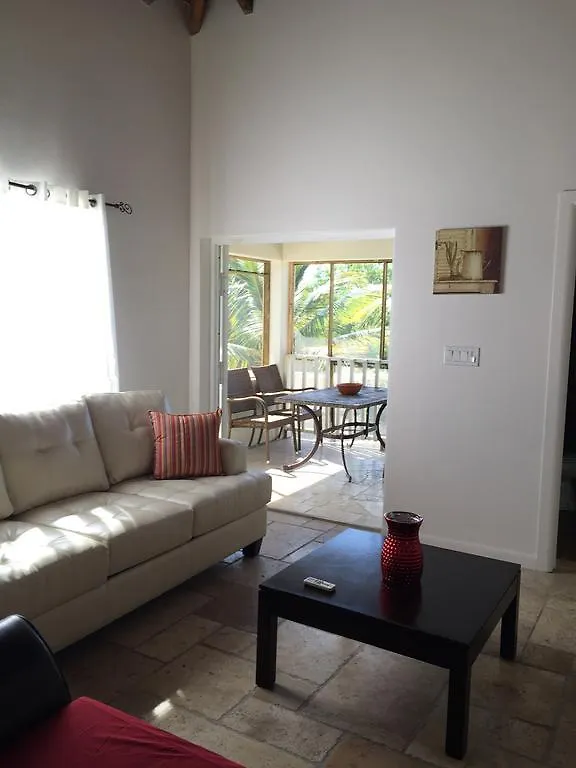 Josy Villa Grace Bay Beach